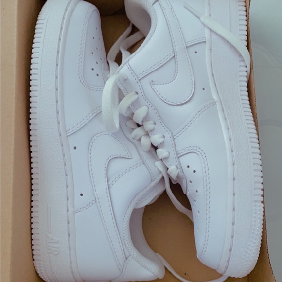 AF1 07 - Picture 2 of 3